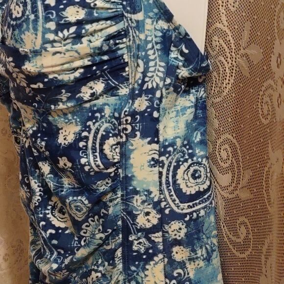 Niptuck, size 10, blue white floral swimsuit adjustable strap shirred molded cup - Picture 3 of 8